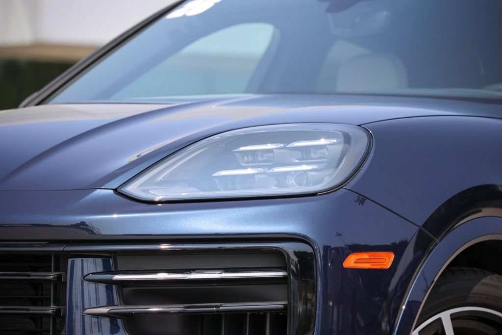 Certified 2026 Porsche Cayenne Coupe AWD/4WD image 9