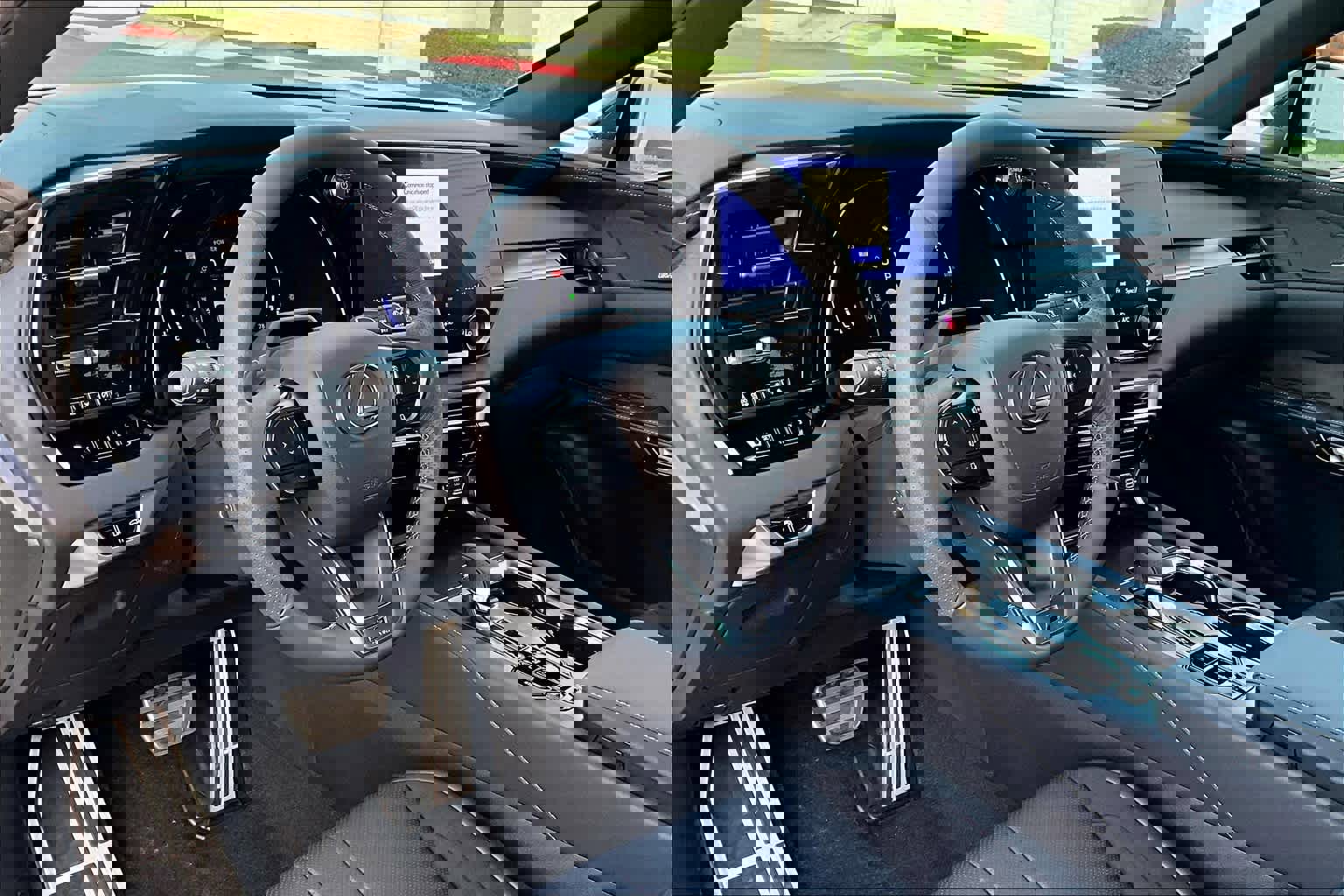 Used 2024 Lexus RX 500h F Sport w/ Convenience Package image 10