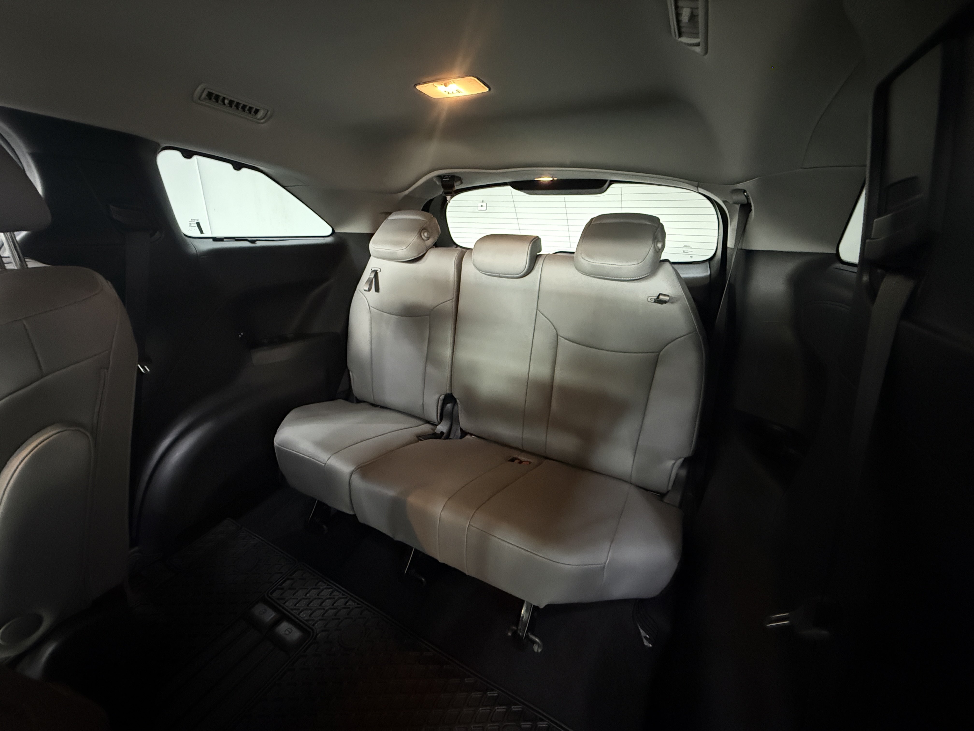 Used 2026 Toyota Sienna XLE FWD image 24