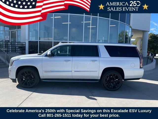 Used 2016 Cadillac Escalade ESV Luxury AWD/4WD image 2