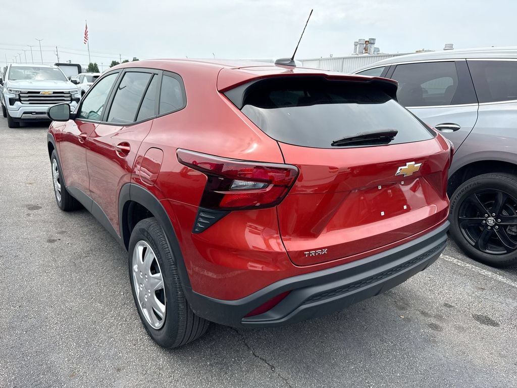 Used 2024 Chevrolet Trax LS FWD image 2