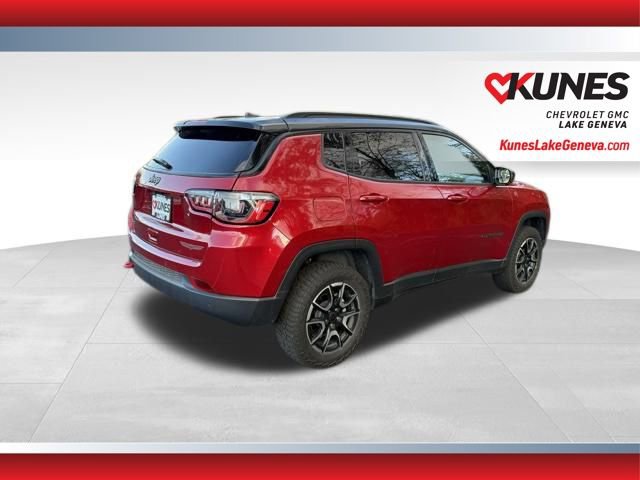 Used 2025 Jeep Compass Trailhawk image 4