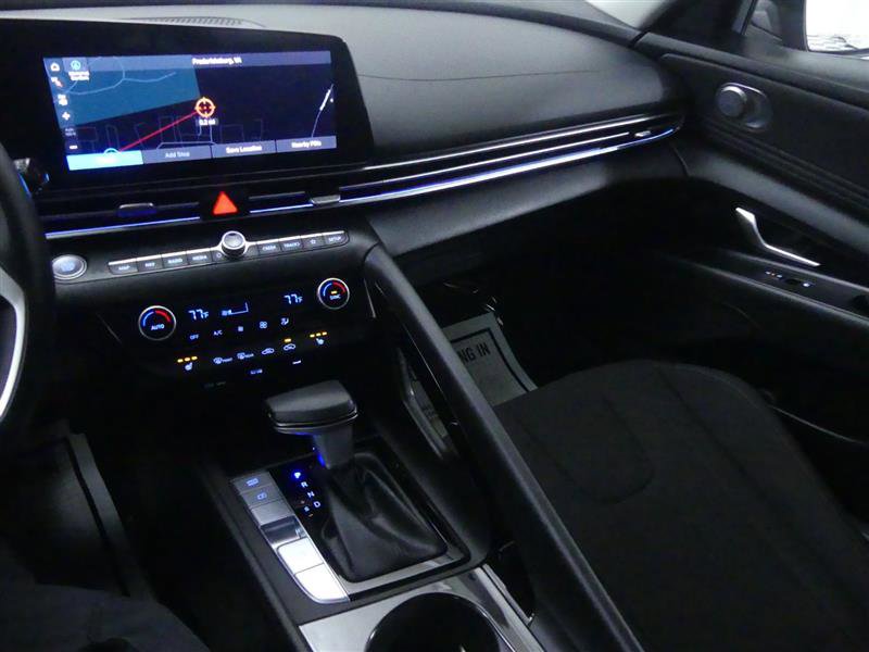 Used 2025 Hyundai Elantra SEL image 13