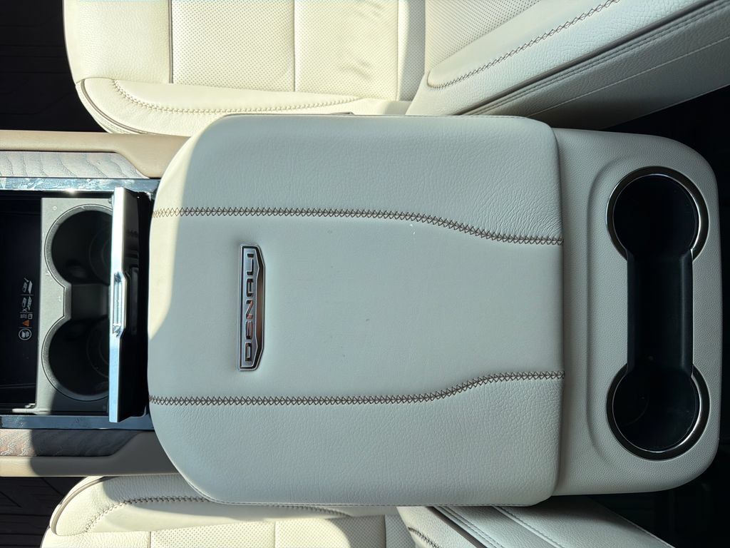 Used 2025 GMC Yukon Denali w/ Denali Reserve Package RWD image 28