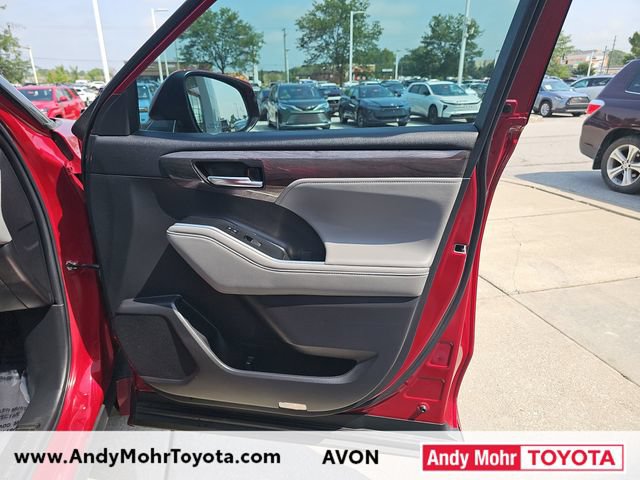 Used 2023 Toyota Highlander Platinum FWD image 43