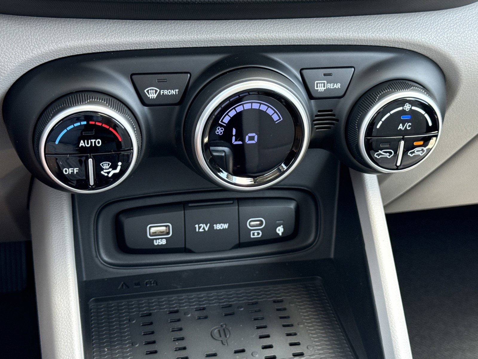 New 2026 Hyundai Venue SEL image 24