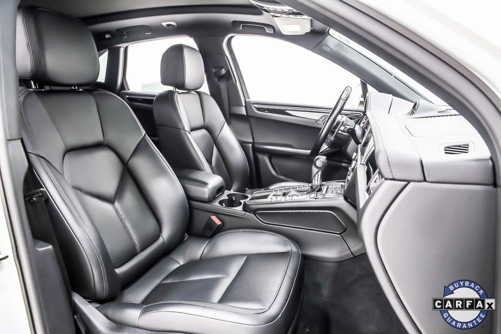 Used 2021 Porsche Macan S w/ Premium Package image 36