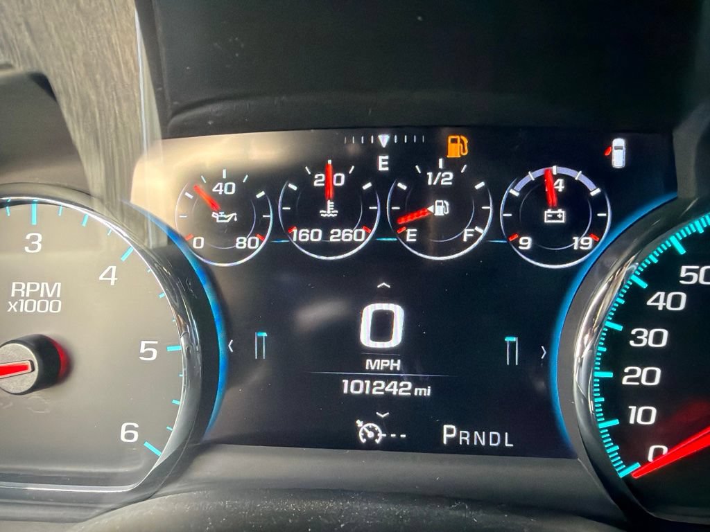Used 2017 GMC Yukon XL SLT w/ Premium Edition AWD/4WD image 3