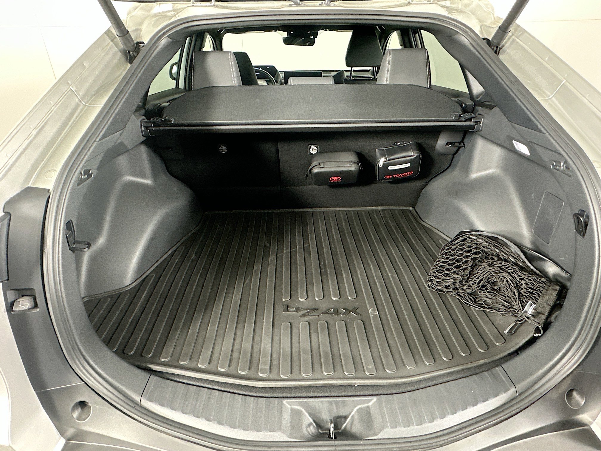 Used 2024 Toyota bZ4X XLE w/ Weather Package image 27