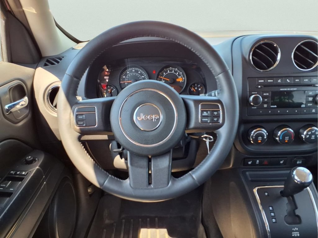 Used 2015 Jeep Patriot Latitude AWD/4WD image 11