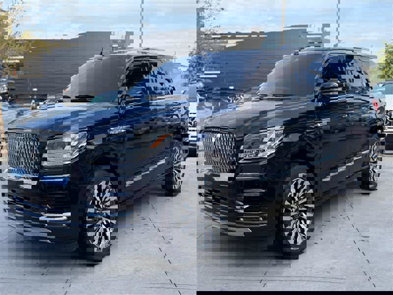 Used 2021 Lincoln Navigator Reserve w/ Luxury Package image 2