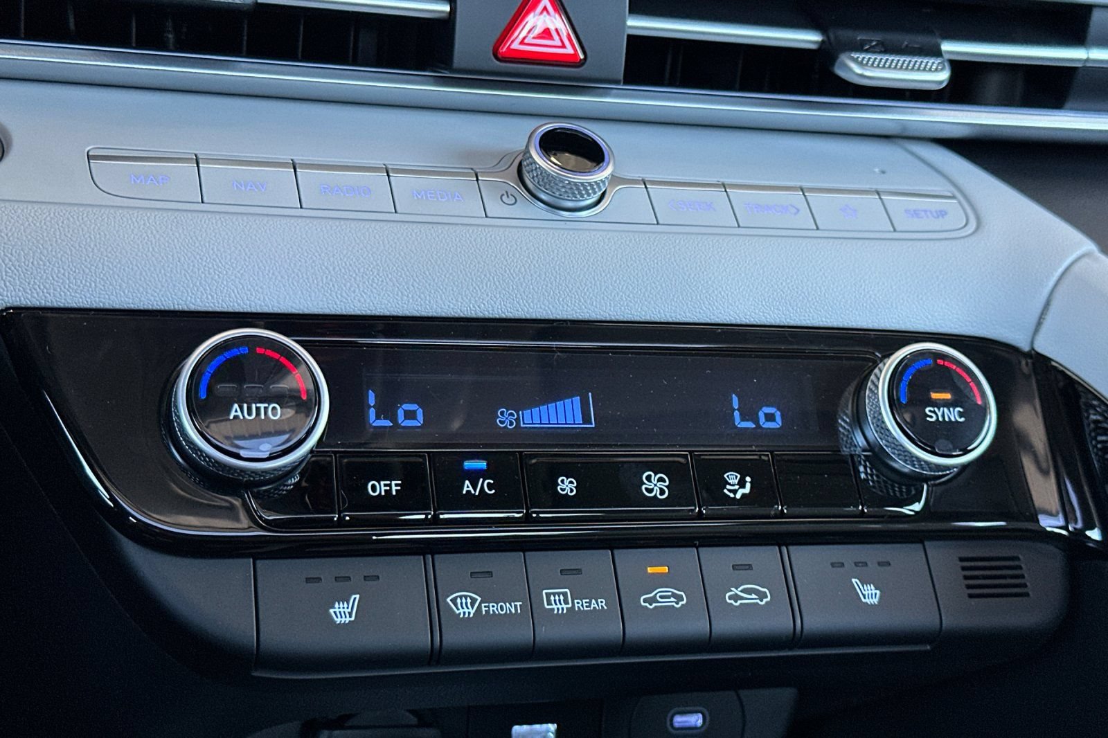 New 2026 Hyundai Elantra Limited FWD image 19