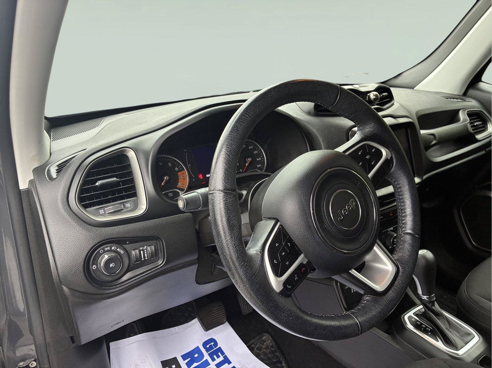 Used 2023 Jeep Renegade Latitude w/ Premium Group AWD/4WD image 17