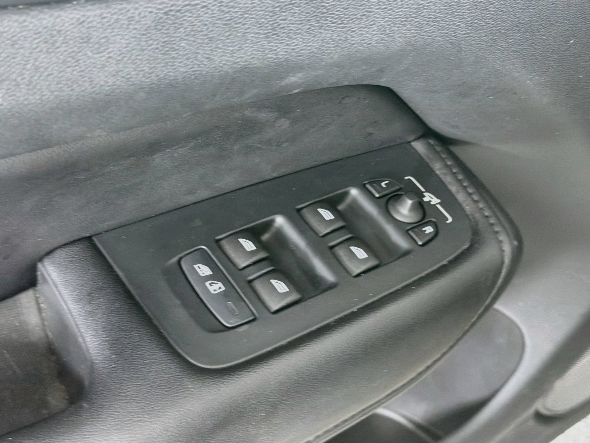 Certified 2023 Volvo XC60 B5 Plus w/ Protection Package Premier FWD image 18