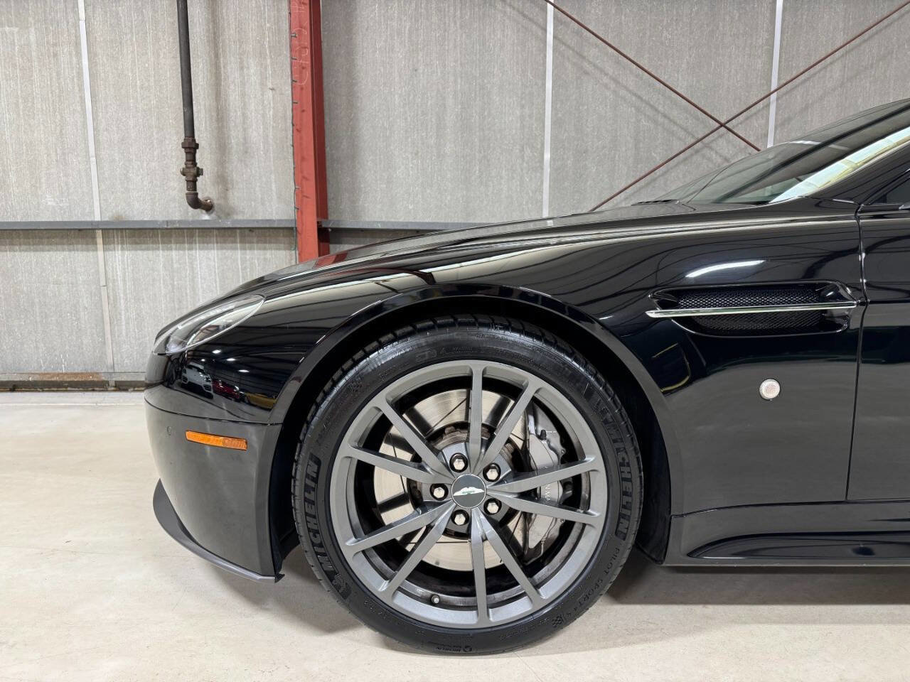 Used 2015 Aston Martin V8 Vantage GT image 25