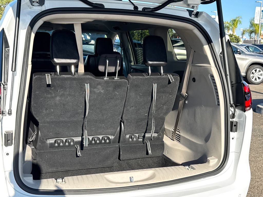 Used 2024 Chrysler Pacifica Limited FWD image 11