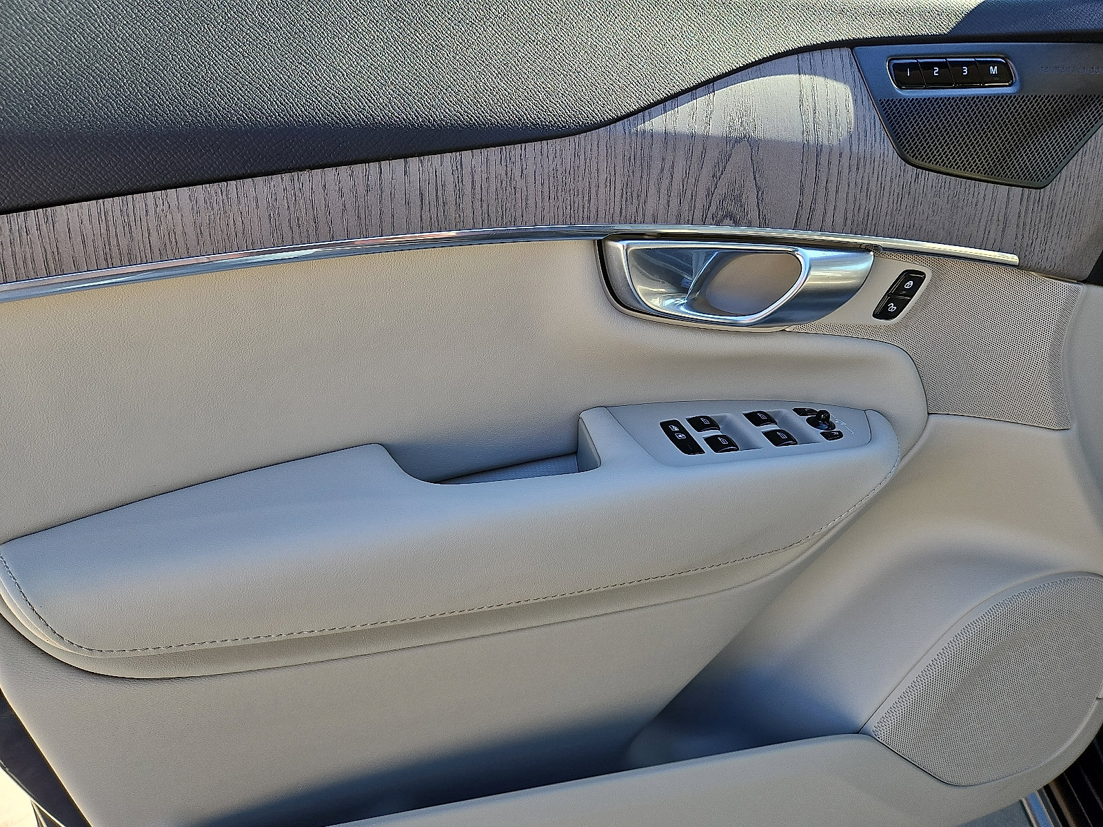 Certified 2024 Volvo XC90 B6 Plus w/ Protection Package Premier image 12