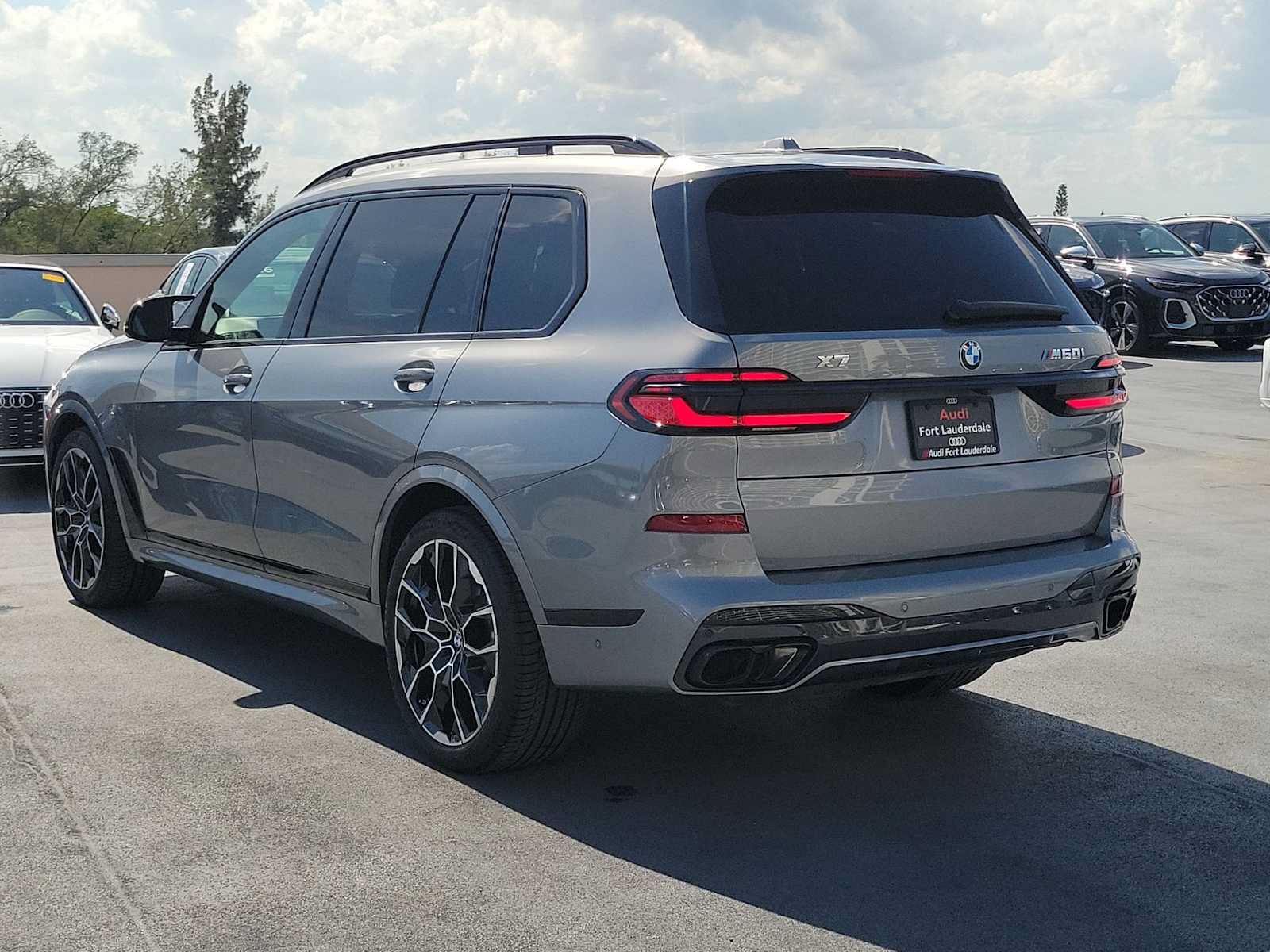 Used 2024 BMW X7 M60i w/ Executive Package AWD/4WD image 4