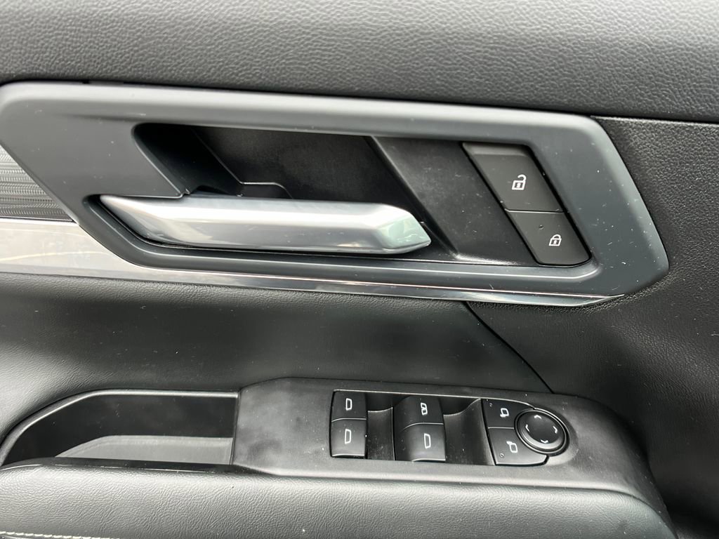 Used 2025 GMC Terrain Elevation image 12