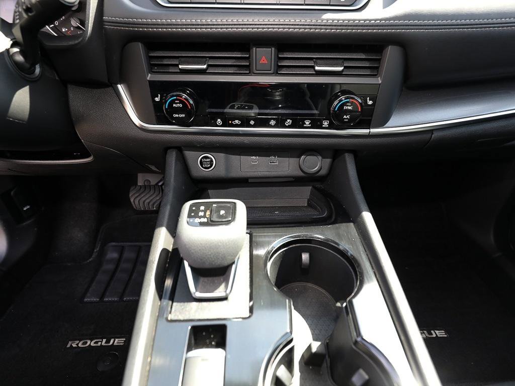 Used 2023 Nissan Rogue SV w/ SV Premium B Package image 18