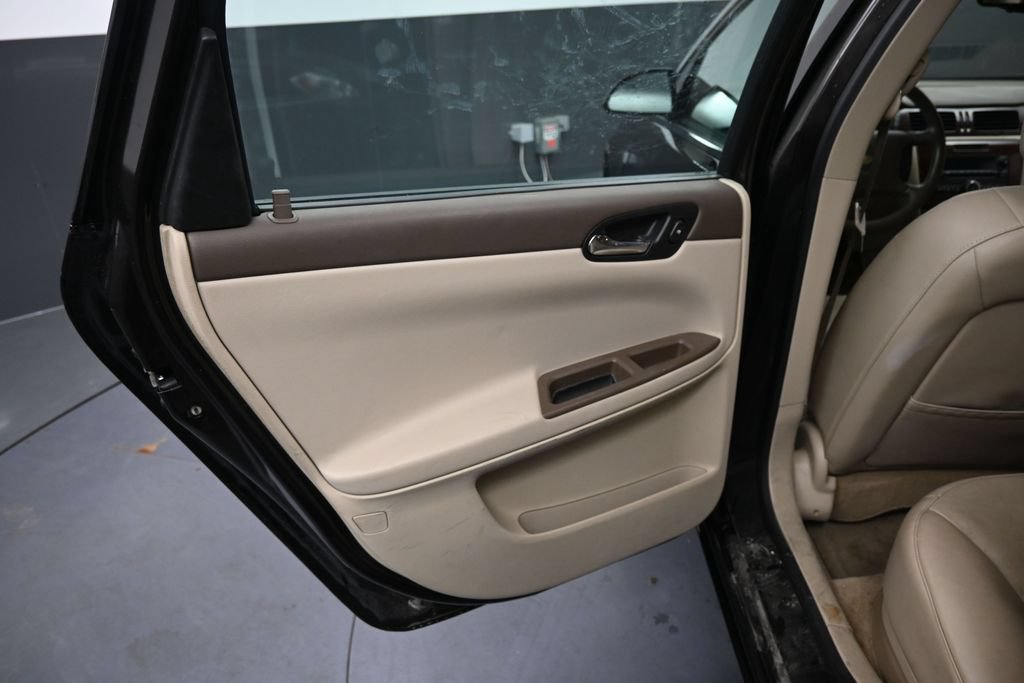 Used 2008 Chevrolet Impala LT w/ Luxury Edition Package FWD image 23