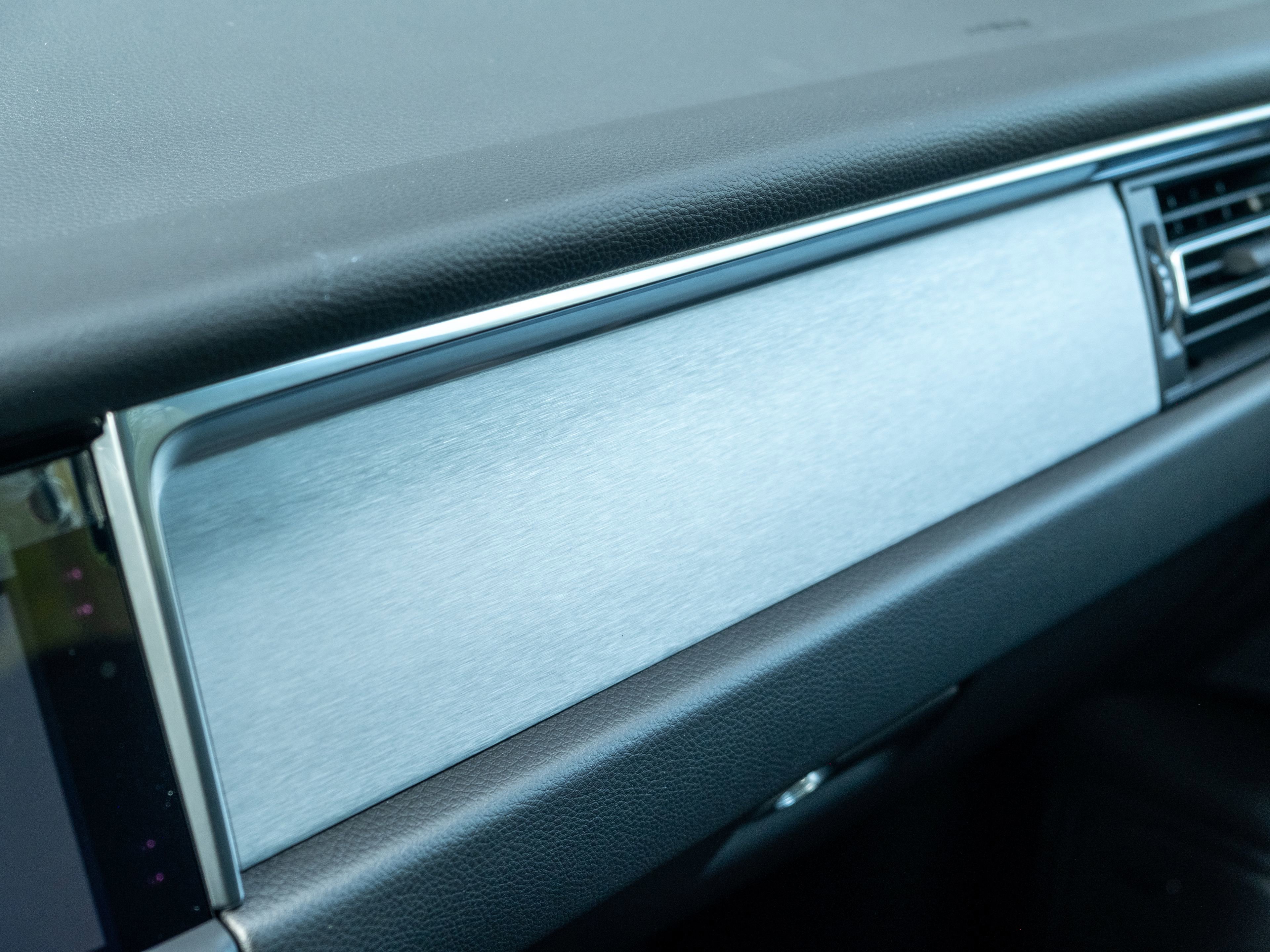 Certified 2026 Porsche Macan AWD/4WD image 23