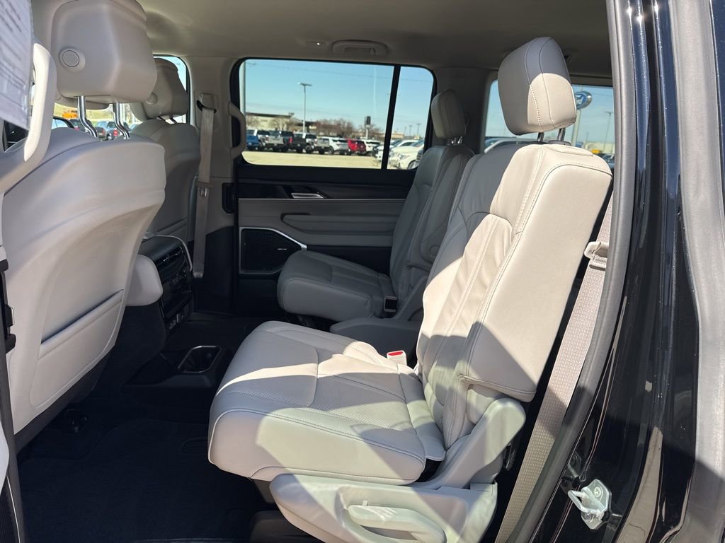 Certified 2023 Jeep Wagoneer Series III w/ Preferred Equipment Group image 25