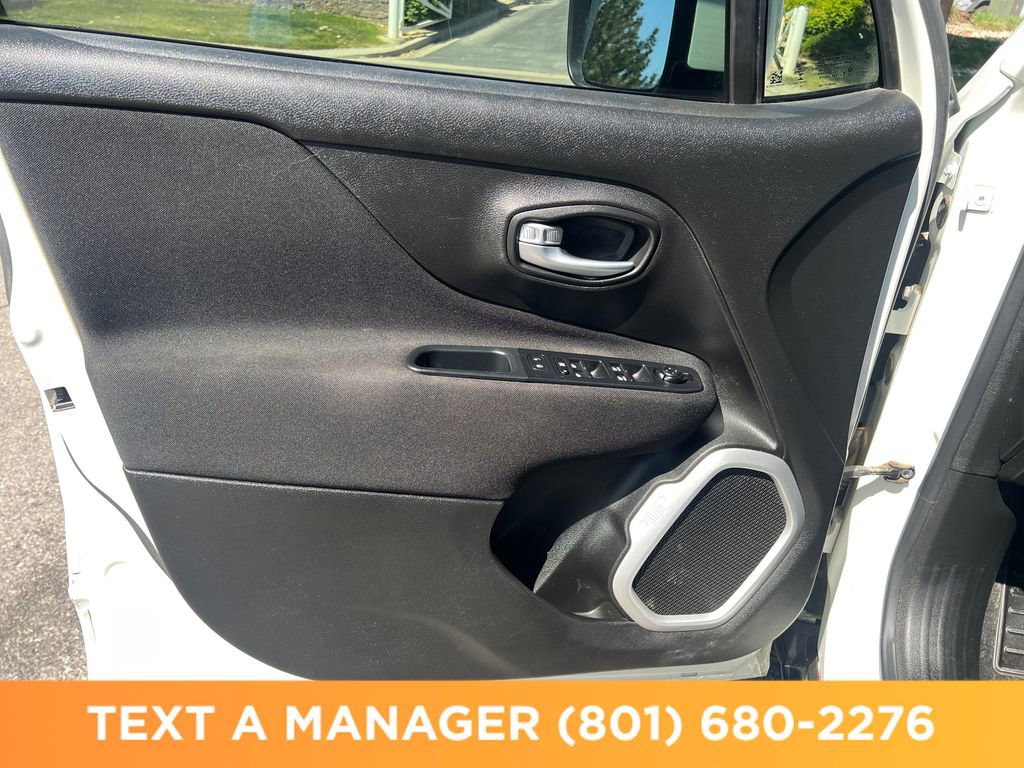 Used 2019 Jeep Renegade Latitude w/ Cold Weather Group AWD/4WD image 10