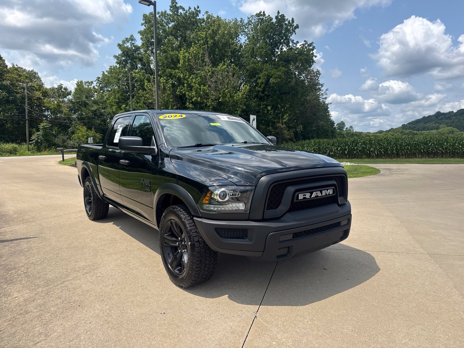Used 2024 RAM 1500 Warlock AWD/4WD image 3