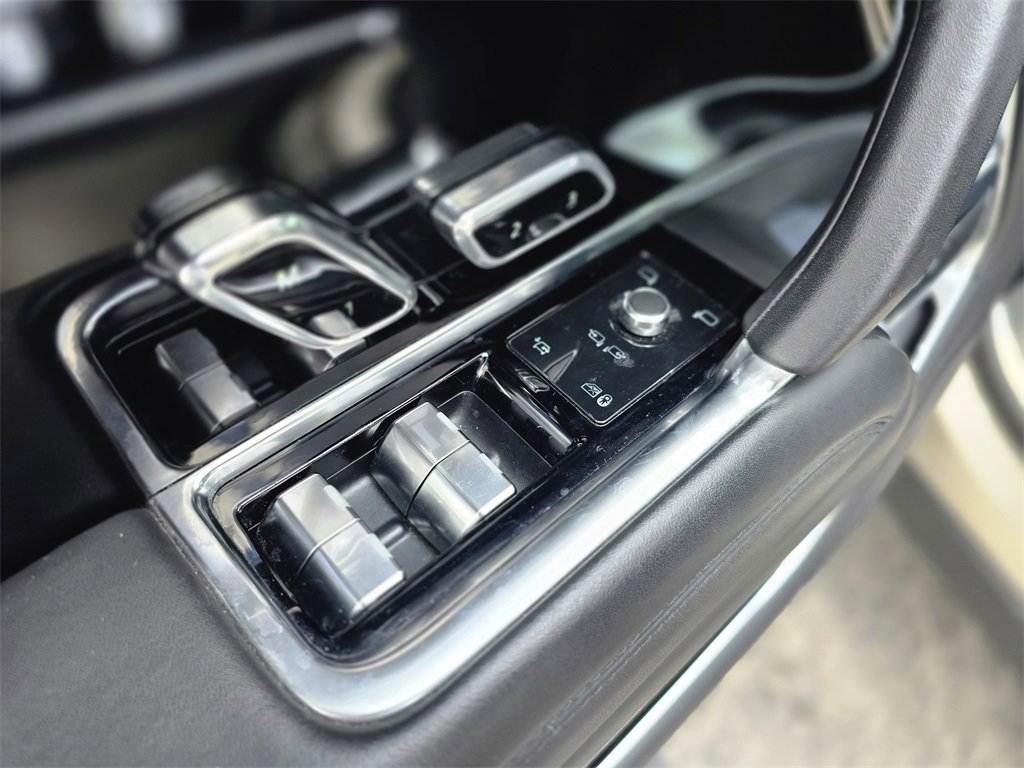 Used 2024 Land Rover Range Rover SE image 18