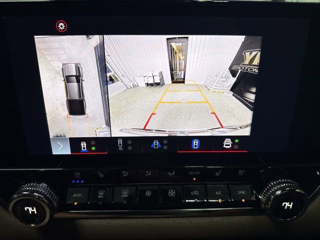 Used 2023 GMC Canyon Denali image 8