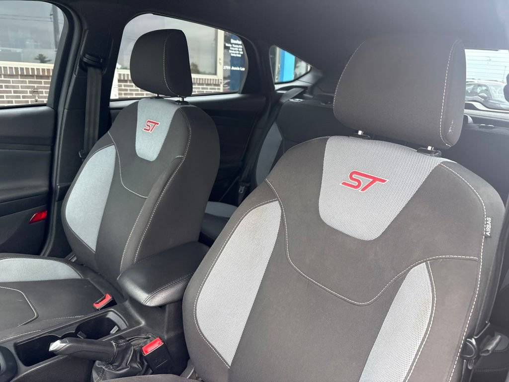 Used 2018 Ford Focus ST FWD image 11