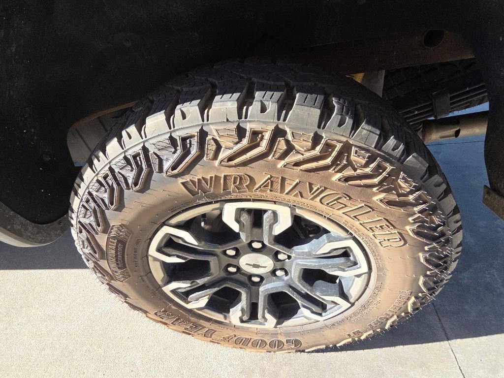 Used 2025 Chevrolet Silverado 1500 ZR2 image 16