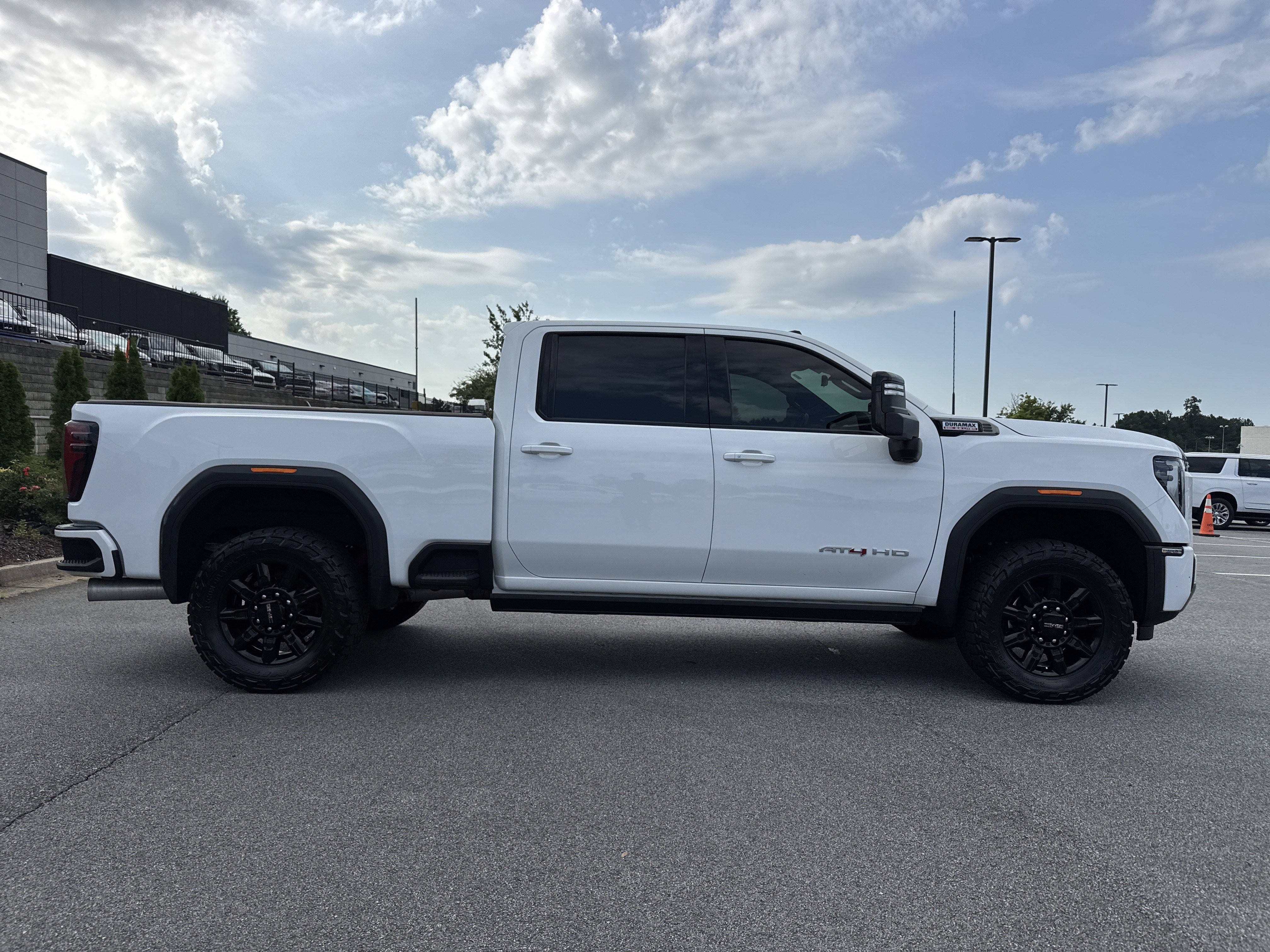 Used 2024 GMC Sierra 2500 AT4 w/ AT4 Premium Plus Package AWD/4WD image 11