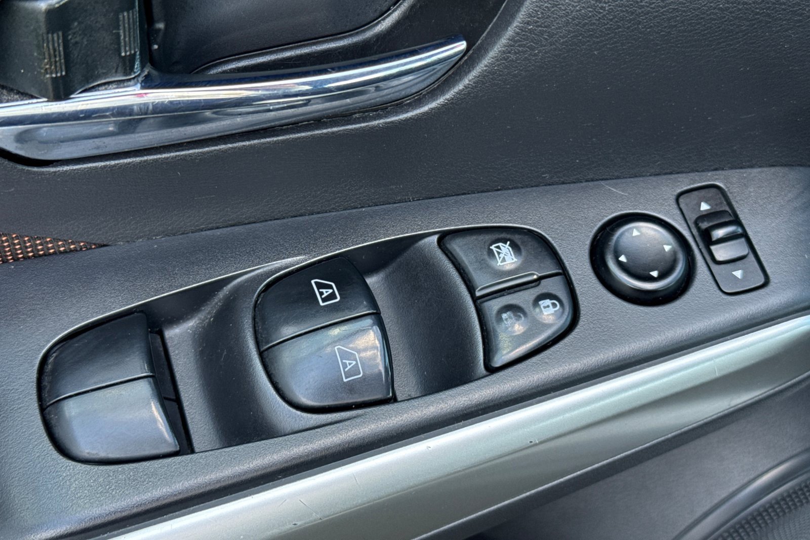 Used 2020 Nissan Kicks SR image 11