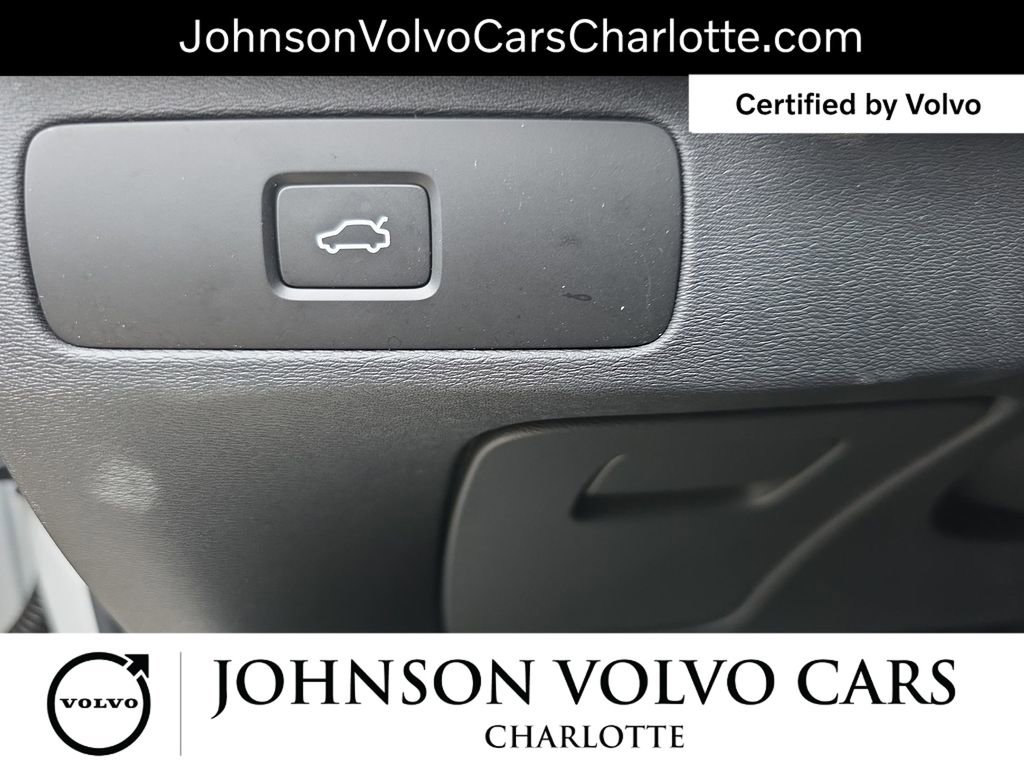 Certified 2025 Volvo XC90 B6 Plus image 29
