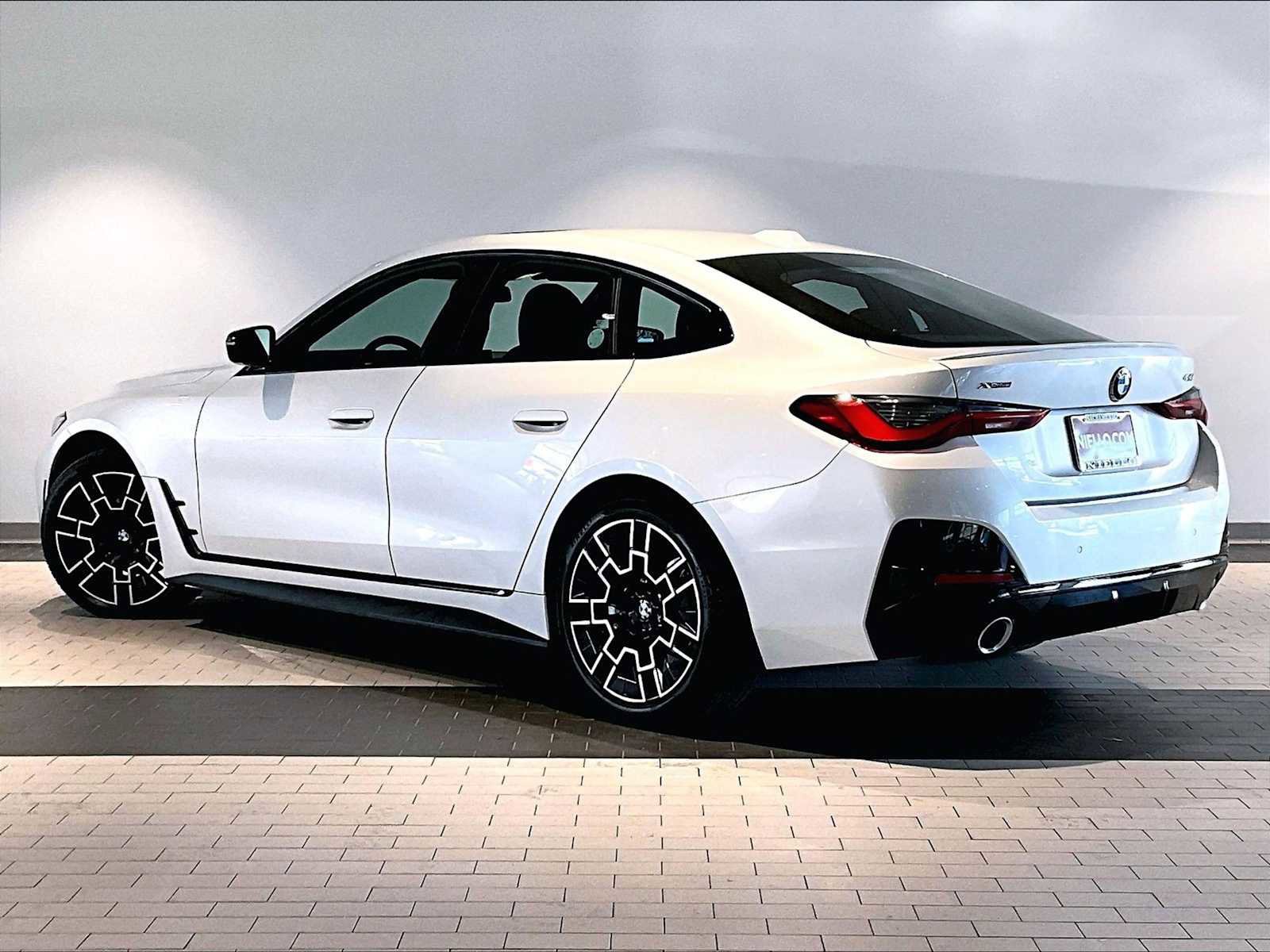 Used 2025 BMW 430i xDrive w/ M Sport Package image 3