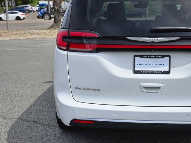 Used 2022 Chrysler Pacifica Touring-L FWD image 10