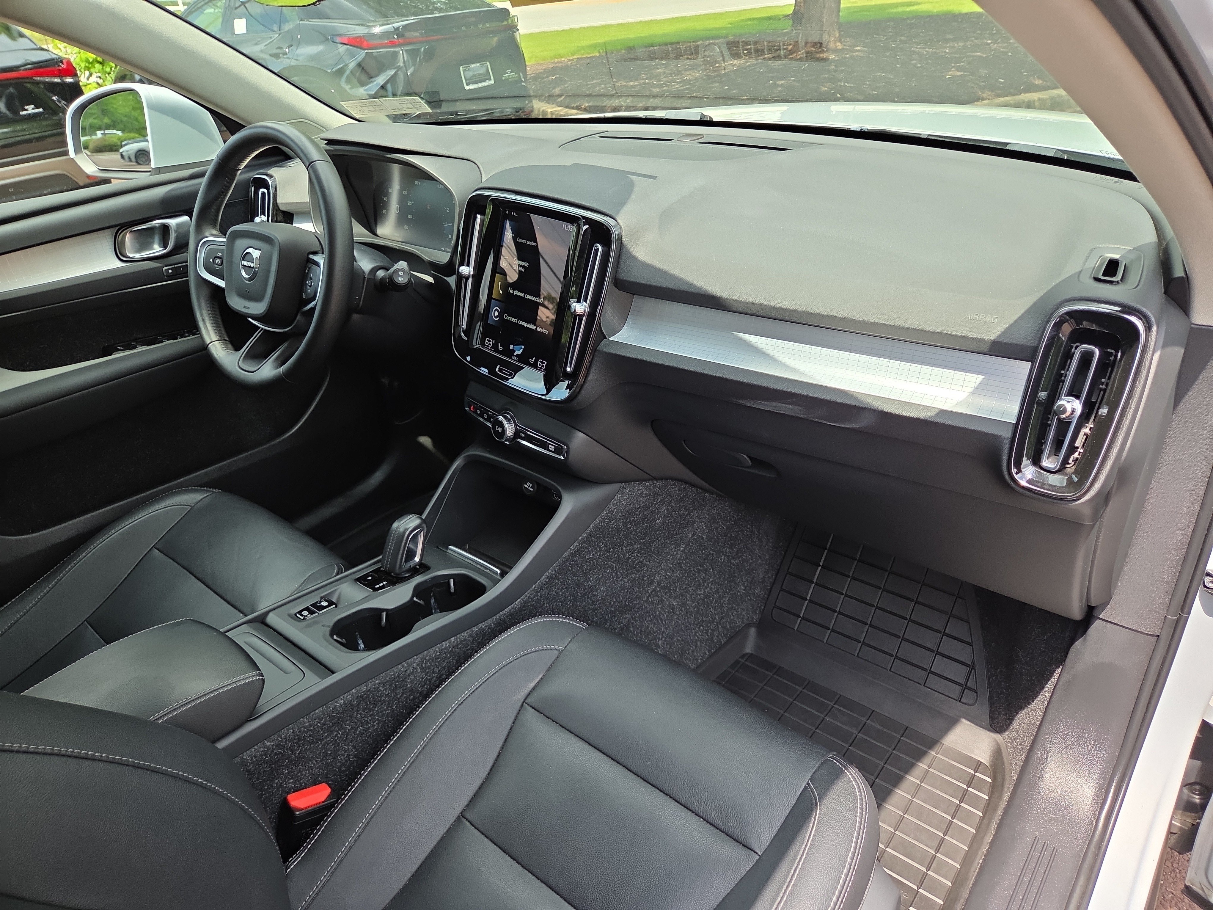Used 2021 Volvo XC40 T5 Momentum w/ Premium Package AWD/4WD image 18