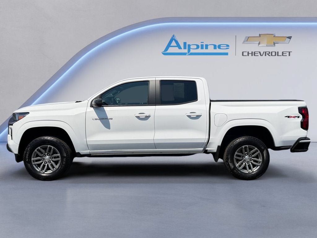 Used 2024 Chevrolet Colorado LT w/ LT Convenience Package AWD/4WD image 2