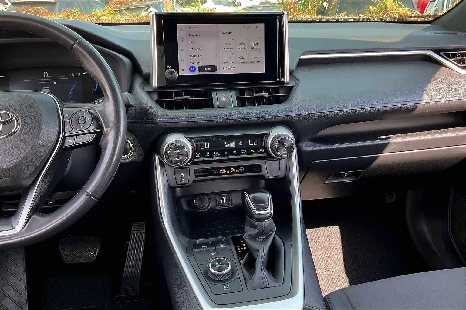 Used 2024 Toyota RAV4 SE image 6