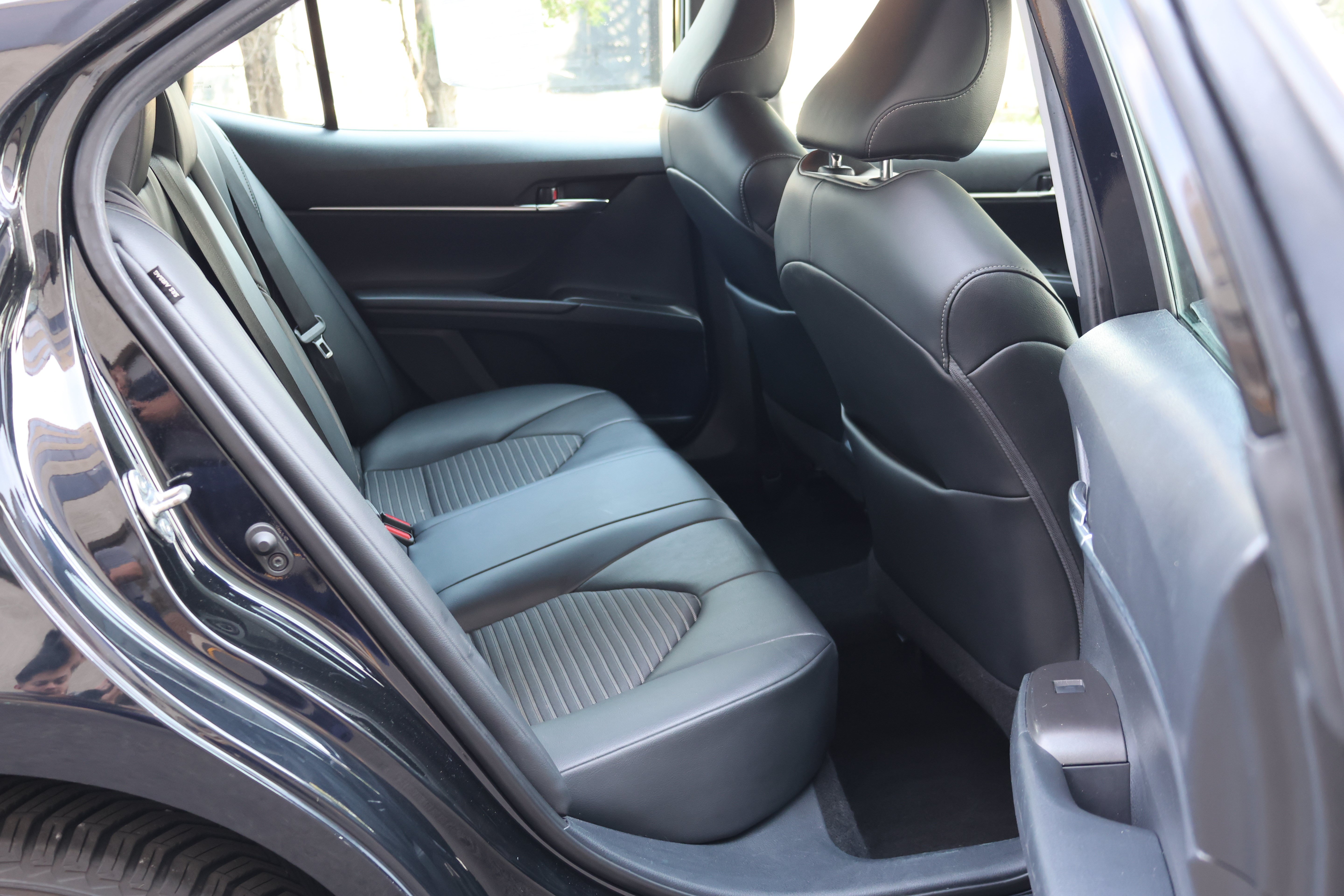 Used 2021 Toyota Camry SE FWD image 18