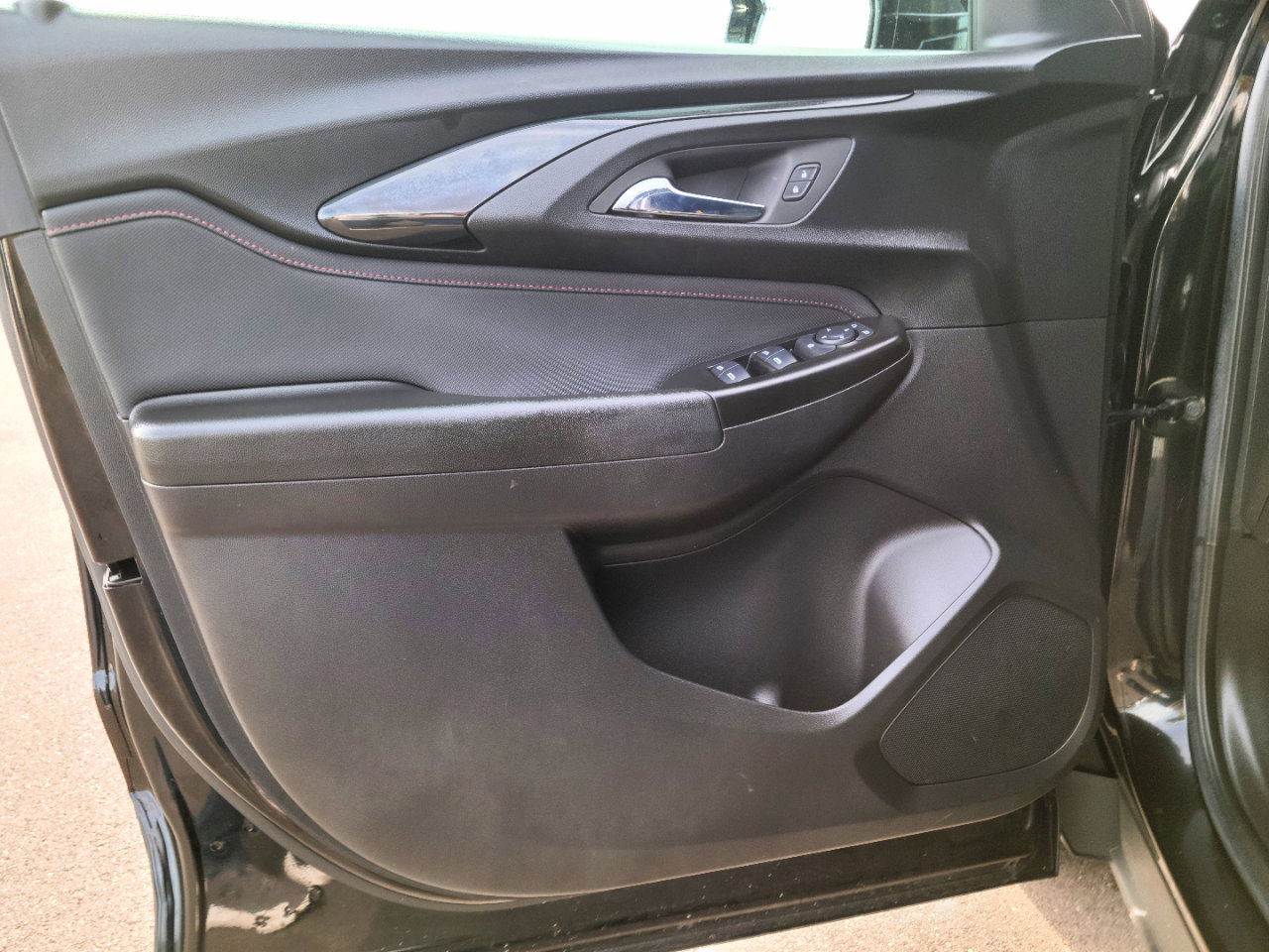 Used 2023 Chevrolet TrailBlazer RS w/ Convenience Package image 8