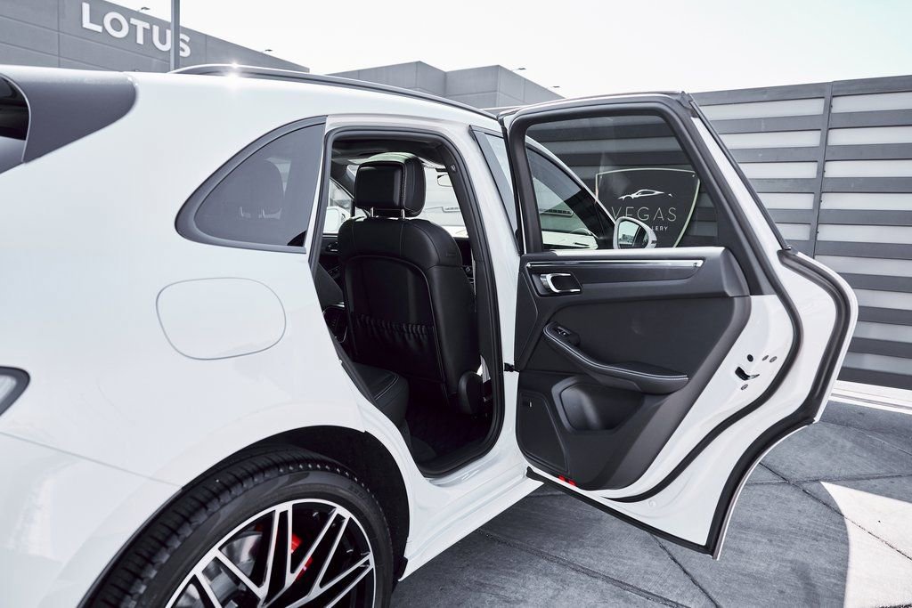 Used 2025 Porsche Macan GTS AWD/4WD image 29