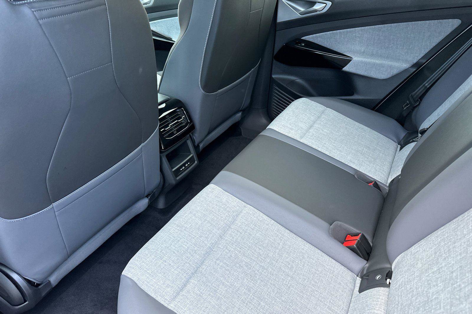 New 2025 Volkswagen ID.4 Pro image 11