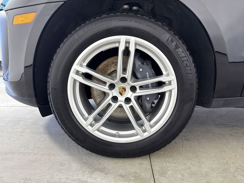 Certified 2024 Porsche Macan image 13