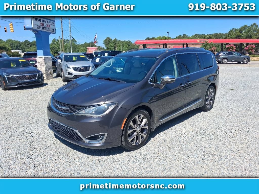 Used 2017 Chrysler Pacifica Limited w/ UConnect Theater Package FWD image 1