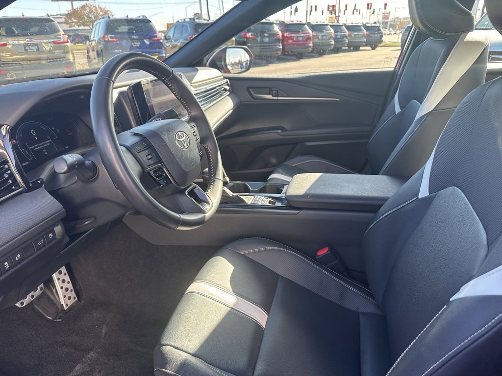 Used 2025 Toyota Camry SE image 8