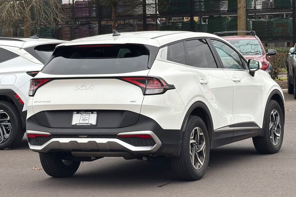 Used 2023 Kia Sportage LX image 4