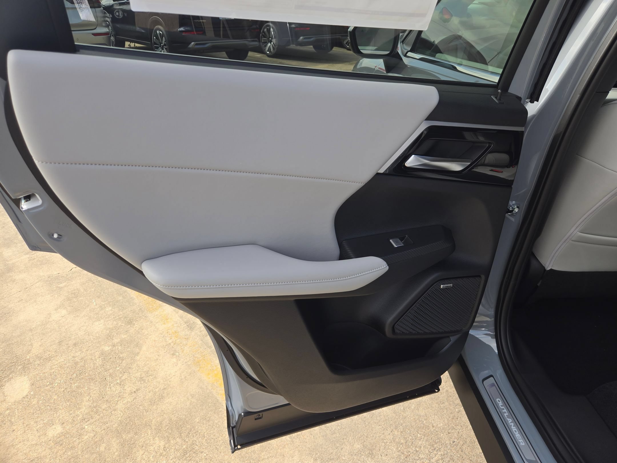 New 2026 Mitsubishi Outlander SE FWD image 13